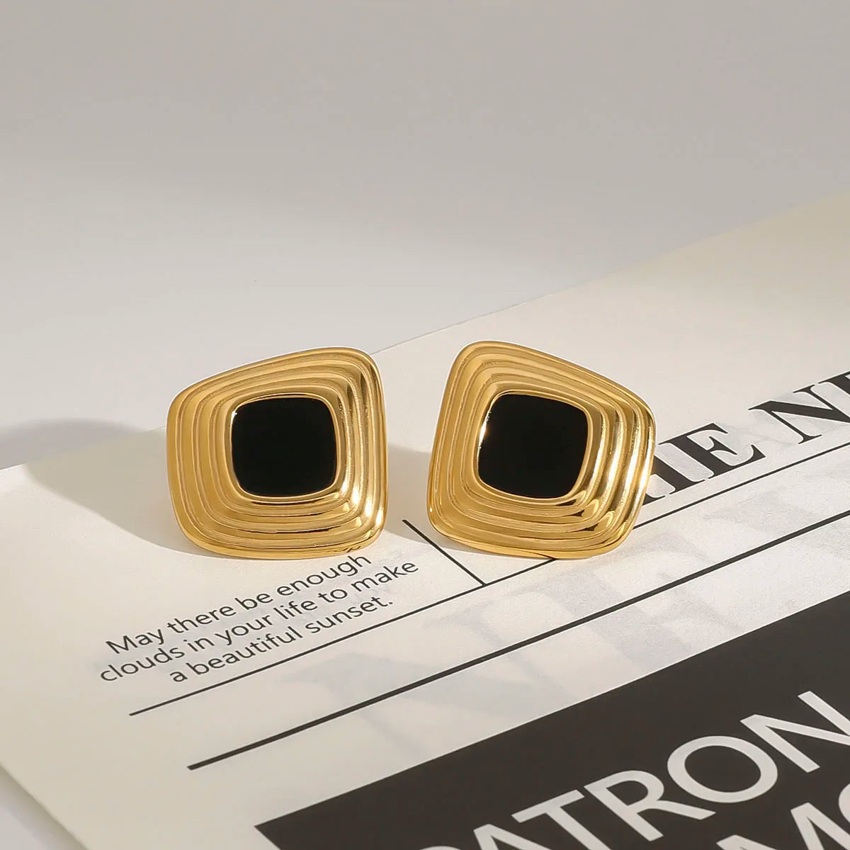 Retro Geometric Ribbed Stud Earrings