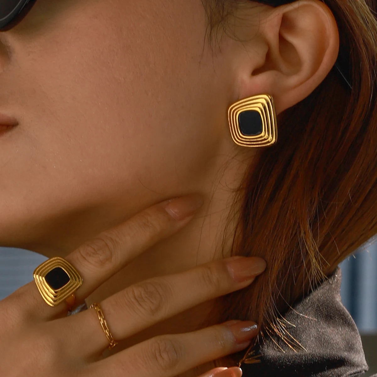 Retro Geometric Ribbed Stud Earrings