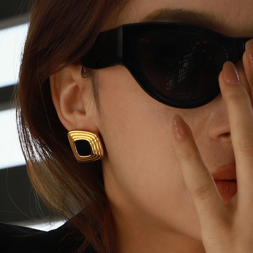 Retro Geometric Ribbed Stud Earrings