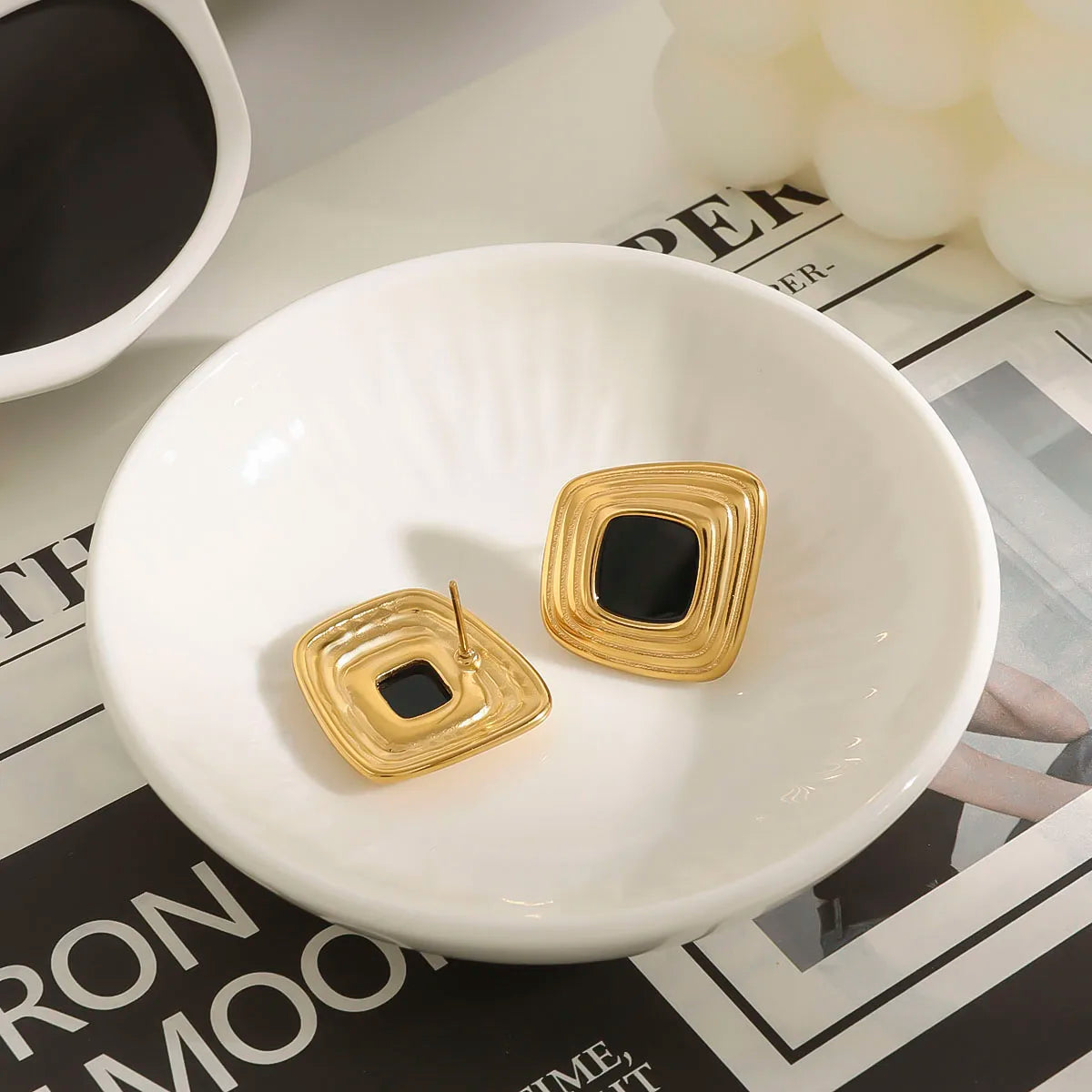 Retro Geometric Ribbed Stud Earrings