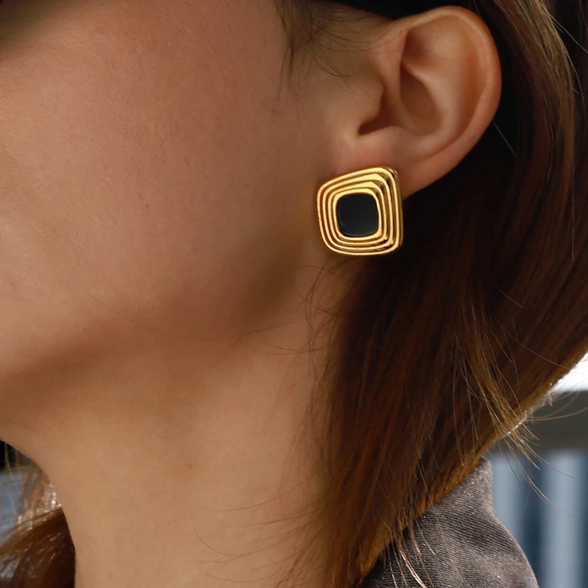 Retro Geometric Ribbed Stud Earrings