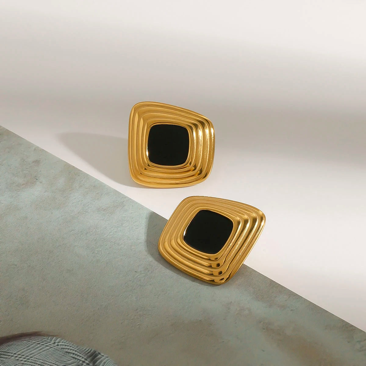Retro Geometric Ribbed Stud Earrings