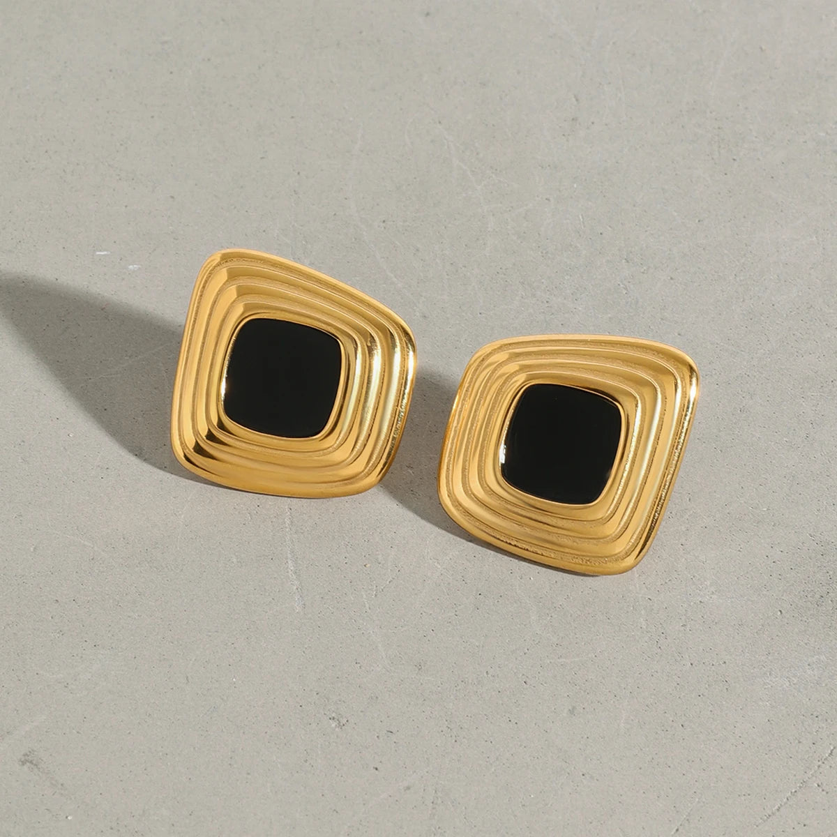 Retro Geometric Ribbed Stud Earrings